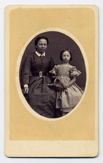 Elisa Bloesch (1863-1894) als junges Mädchen mit Kammerzofe Anna Forster by Roulet Louis