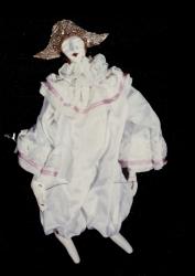 Arlequin | habit blanc coiffe or et argent by Hofmann Marie-Anne